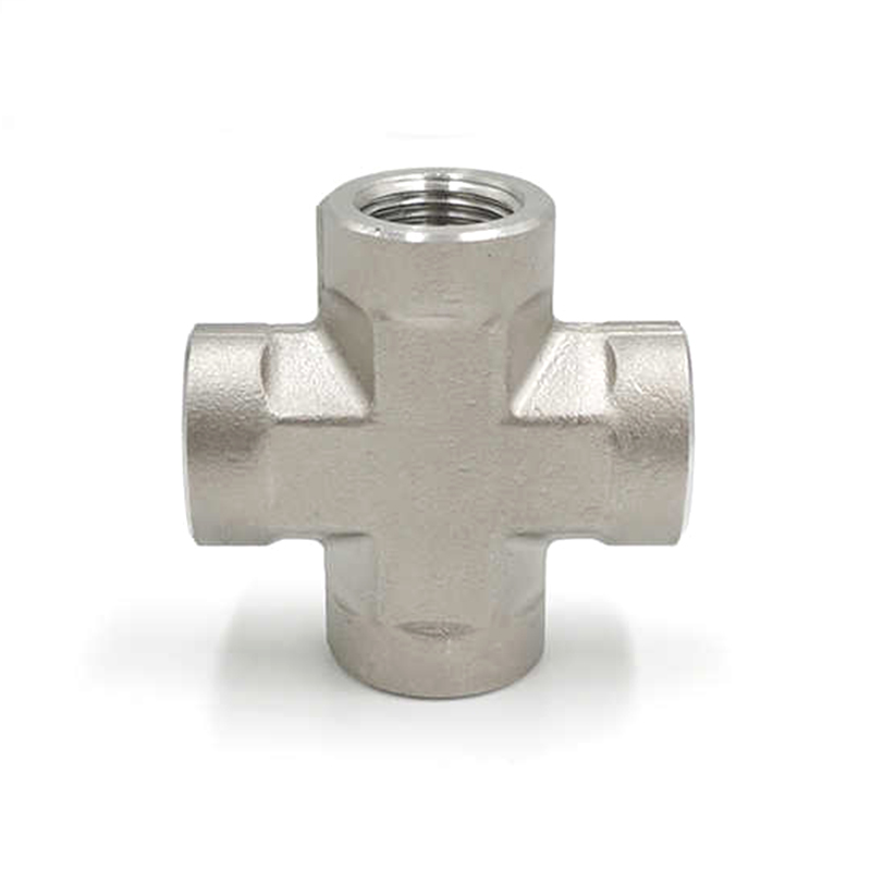 How do these stainless steel double ferrule fittings handle vibration and thermal expansion in piping systems?